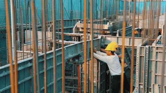 建筑工地工人施工场景