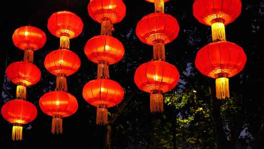 南京夫子庙老门东景区悬挂的新年气氛红灯笼
