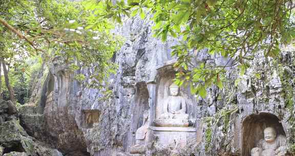 杭州灵隐寺清晨的寺庙光影