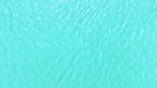 蓝绿色海水水面画面