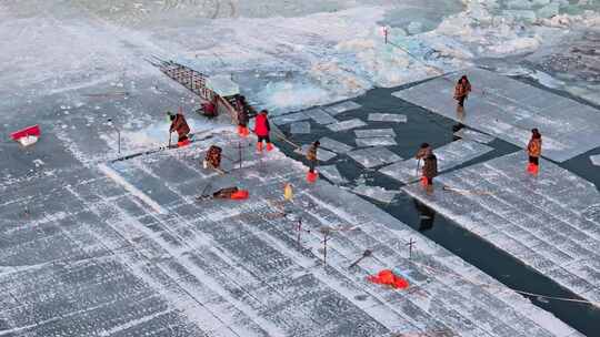 中国黑龙江哈尔滨冰雪大世界采冰航拍