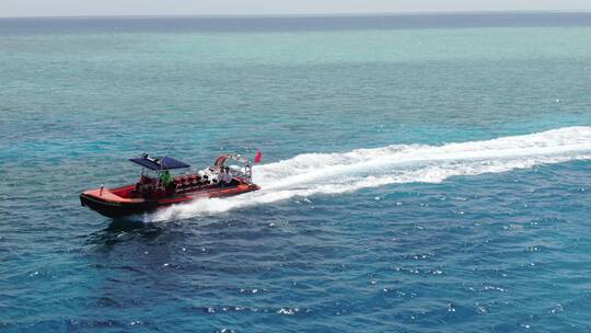 西沙群岛南海岛礁小船航拍