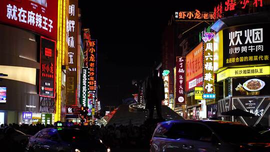 长沙夜晚城市人文小吃街步行街美食街人流