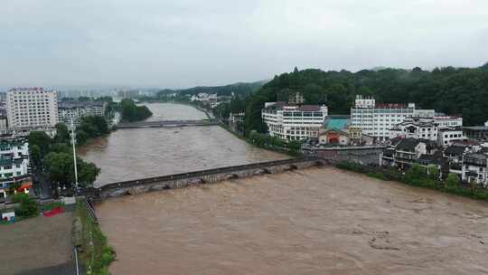 2024年6月下旬黄山市暴雨后洪水来袭