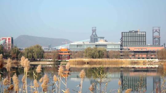 北京首钢遗址公园里湖水视频素材模板下载