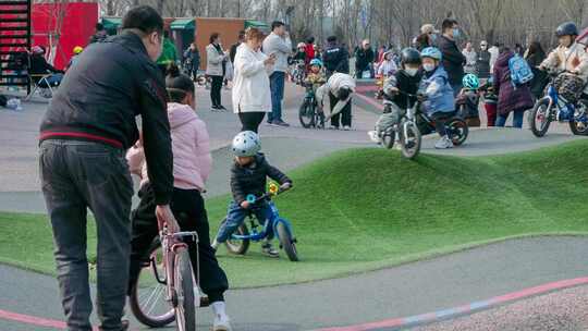 儿童户外运动泵道公园自行车滑板