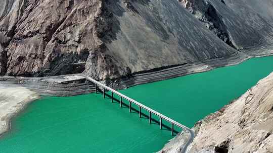 新疆塔县班迪尔湖下板地水库桥梁航拍