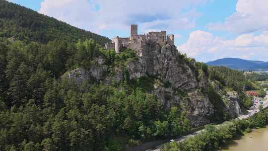 斯洛伐克斯特里克诺村城堡