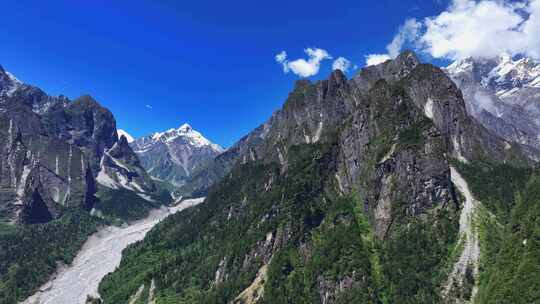 航拍四川甘孜贡嘎山区燕子沟高山峡谷风光