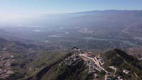 青海海东夏琼寺山峰河流建筑航拍视频