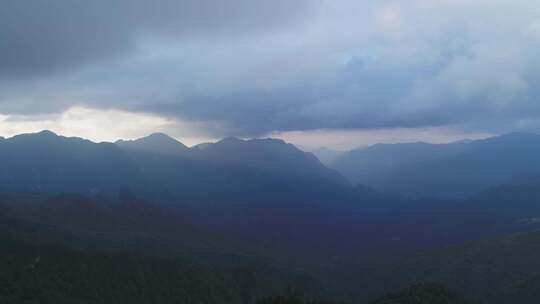 湖北襄阳古隆中云海山间