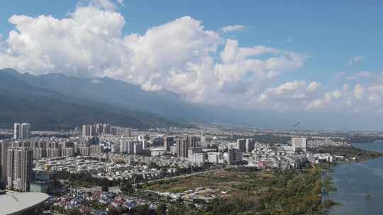 大理下关城区与苍山洱海全景前推