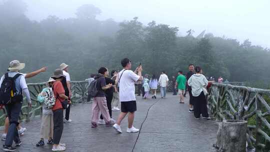 张家界旅游的韩国人