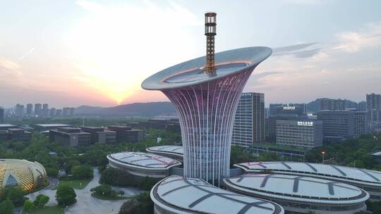 武汉新能源研究院大楼，近景平视环绕镜头