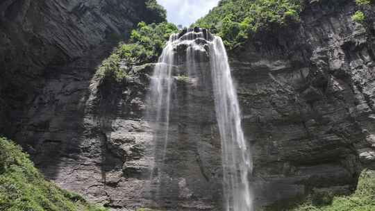 矮寨大桥景区流沙瀑布