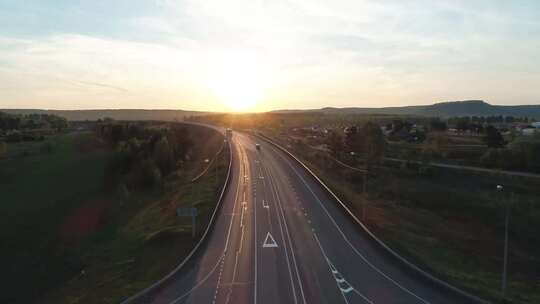 清晨郊区路段宁静的高速公路、城际交通视频素材模板下载