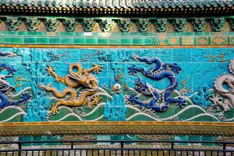北京北海九龙壁双龙戏珠