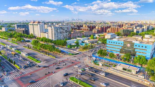 北京夏季城市交通车流与国贸城市天际线