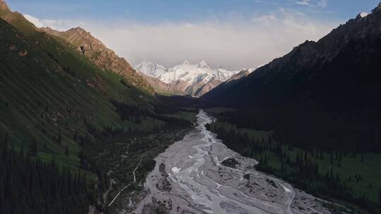 中国新疆伊犁夏特古道风景