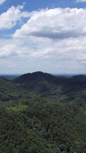 竖版航拍巍峨高山山川蓝天白云怀化