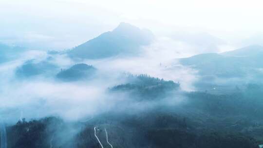 清晨云海日出云层山顶山林山峰云雾缭绕风景