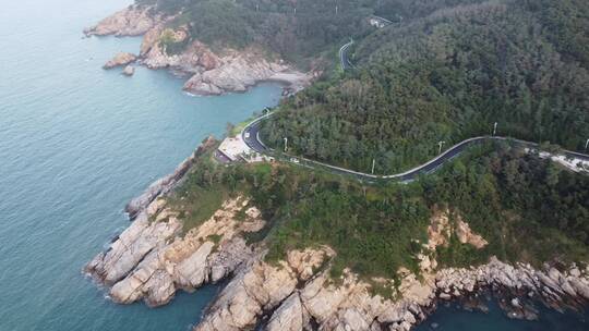 航拍山东威海猫头山环海公路海边日落风光