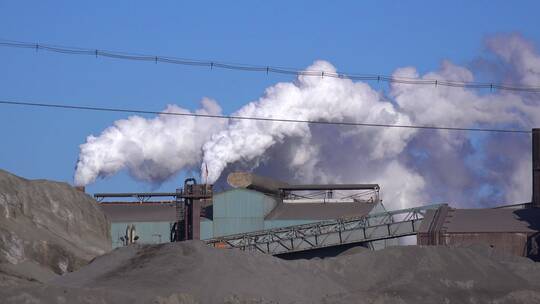 钢铁厂排放烟雾实拍