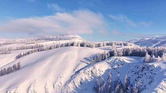 航拍新疆雪山美景