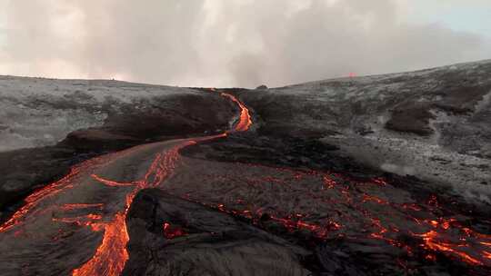 FPV拍摄火山岩浆