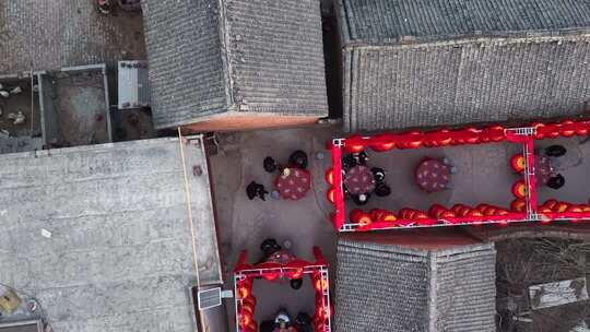 屋顶鸟瞰村庄红灯笼场景