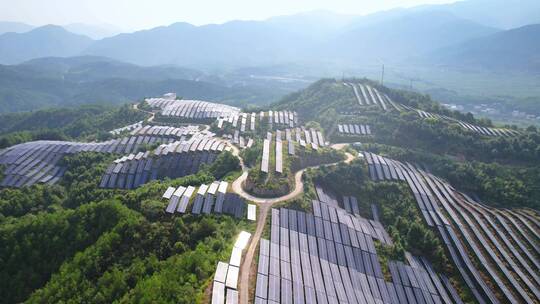 新能源太阳能光伏发电站山坡航拍视频素材模板下载