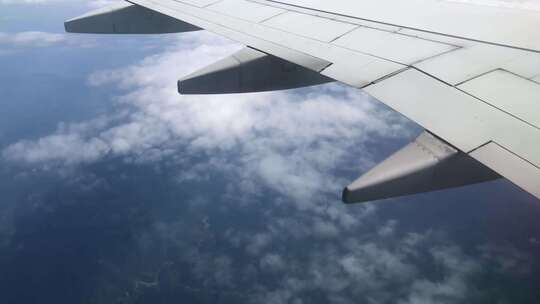 云层中的飞机窗外视频素材模板下载