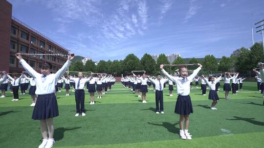 学生课间体育运动 学生做操