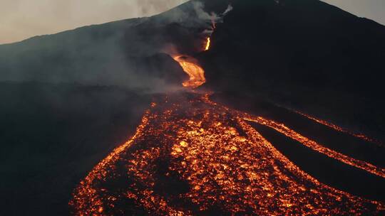 航拍冰岛活火山 岩浆涌动