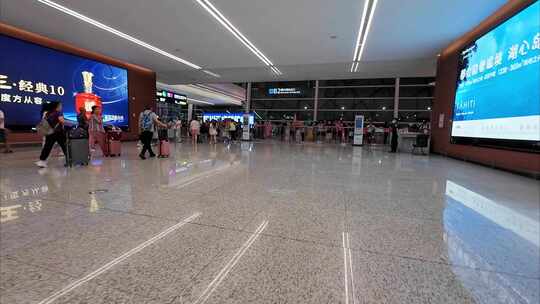 成都天府国际机场到达出口交通信息指示牌
