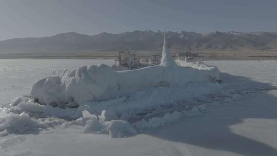 青海海南青海湖冰面山峰航拍视频