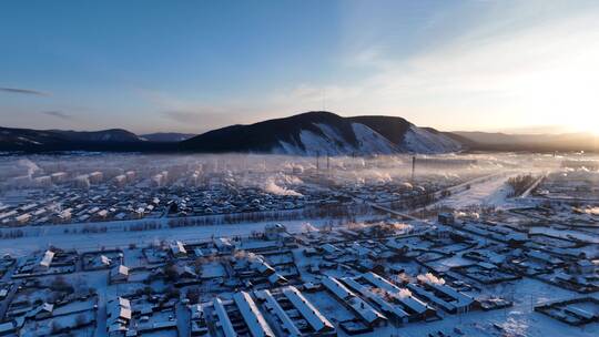 航拍寒冬黎明森林小镇雪景