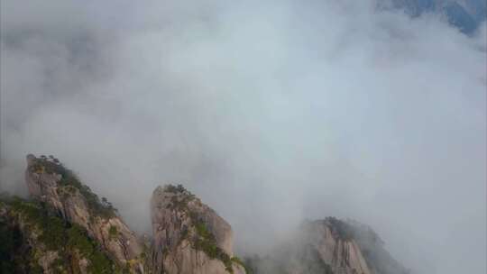 安徽省黄山风景区山峰云海航拍延时风景视频