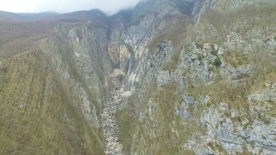 陡峭的山峰视频素材模板下载