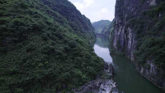 虎跳峡 美丽乡材 卡斯特地形 地貌 悬崖峭壁