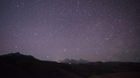 川西折多山贡嘎英仙座流星雨星空延时