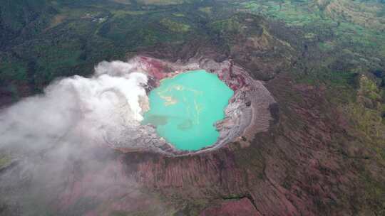 航拍火山硫酸湖