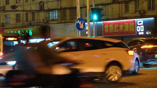 城市下班高峰期夜晚夜景交通汽车车辆车流人