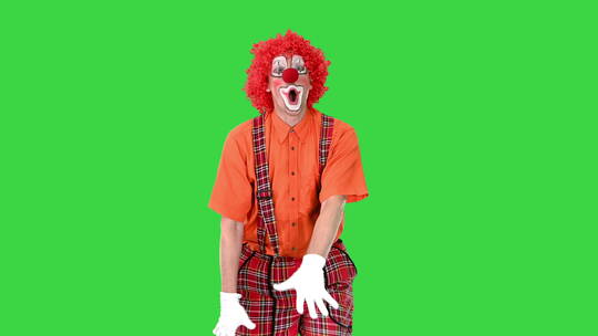 小丑在绿幕背景前跳舞