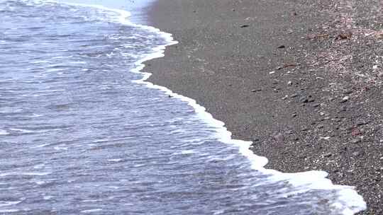 希腊黑沙子海滩特写镜头