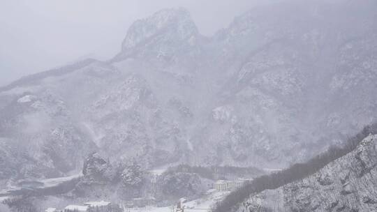 漫天飞雪大雪封山