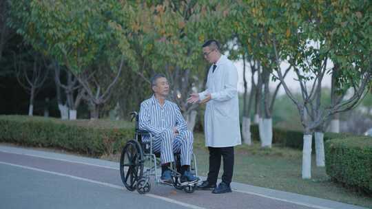 医生患者交流 轮椅