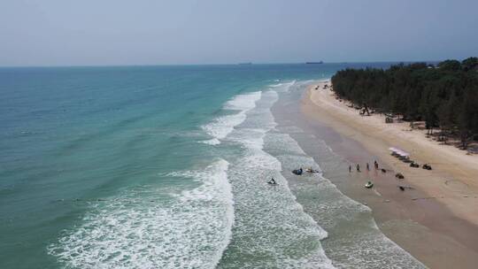 航拍广西北海涠洲岛海滨沙滩海岸线自然风光