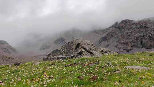 四川阿坝松潘岷山山脉四根香峰延时风光