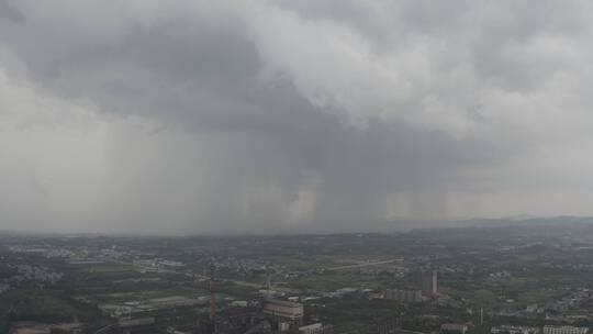 航拍暴雨雨帆强降雨地面移动强对流恶劣天气